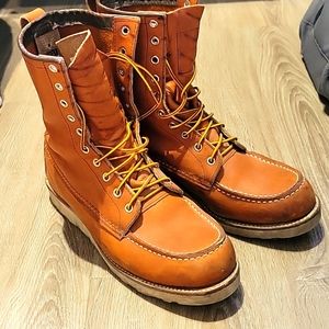 Redwing 877 8in classic moc boot